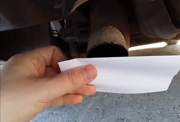 Как проверить состояние двигателя с помощью обычного листа бумаги